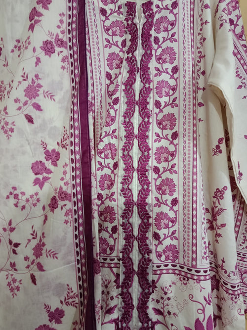 Cream with Marghenda Contrast Printed Lawn Suit – Premium Quality